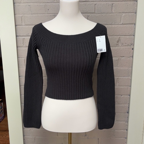 H&M Sweaters - H&M NWT black cropped off shoulder sweater XS